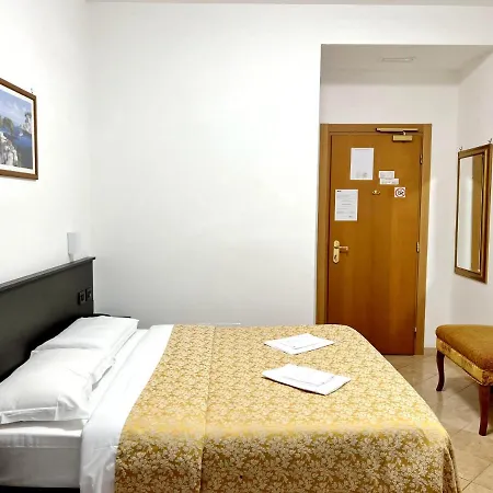 Domus Termini Отель Рим